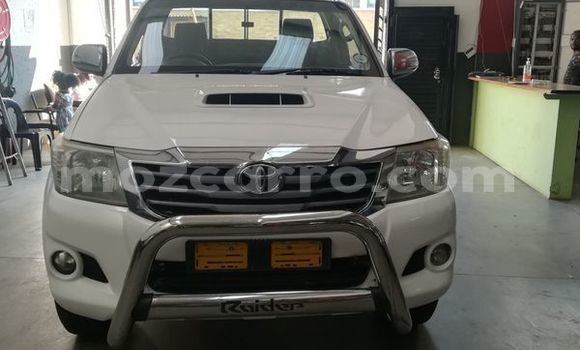 Comprar Usado Toyota Hilux Branco Carro em Beira em Sofala Comprar Usado Toyota Hilux Branco Carro em Beira em Sofala