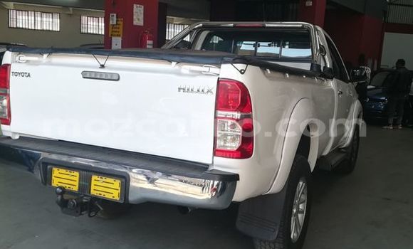 Comprar Usado Toyota Hilux Branco Carro em Beira em Sofala Comprar Usado Toyota Hilux Branco Carro em Beira em Sofala