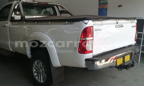 Comprar Usado Toyota Hilux Branco Carro em Beira em Sofala Comprar Usado Toyota Hilux Branco Carro em Beira em Sofala
