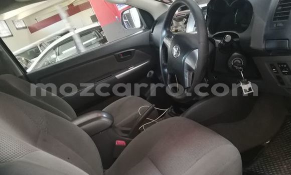 Comprar Usado Toyota Hilux Branco Carro em Beira em Sofala Comprar Usado Toyota Hilux Branco Carro em Beira em Sofala