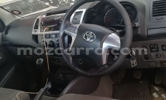 Comprar Usado Toyota Hilux Branco Carro em Beira em Sofala Comprar Usado Toyota Hilux Branco Carro em Beira em Sofala