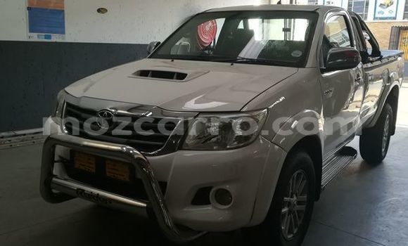 Comprar Usado Toyota Hilux Branco Carro em Beira em Sofala Comprar Usado Toyota Hilux Branco Carro em Beira em Sofala