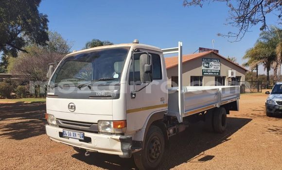 Buy Used Nissan UD White Truck in Beira in Sofala Buy Used Nissan UD White Truck in Beira in Sofala