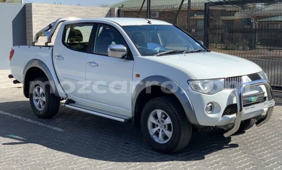 Comprar Usado Mitsubishi Triton Branco Carro em Balama em Cabo Delgado