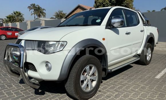 Nunua Ilio tumika Mitsubishi Triton Nyeupe Gari ndani ya Balama nchini Cabo Delgado Nunua Ilio tumika Mitsubishi Triton Nyeupe Gari ndani ya Balama nchini Cabo Delgado