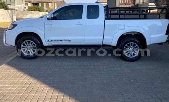 Comprar Usado Toyota Hilux Branco Carro em Chemba em Sofala Comprar Usado Toyota Hilux Branco Carro em Chemba em Sofala