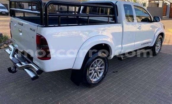 Comprar Usado Toyota Hilux Branco Carro em Chemba em Sofala Comprar Usado Toyota Hilux Branco Carro em Chemba em Sofala