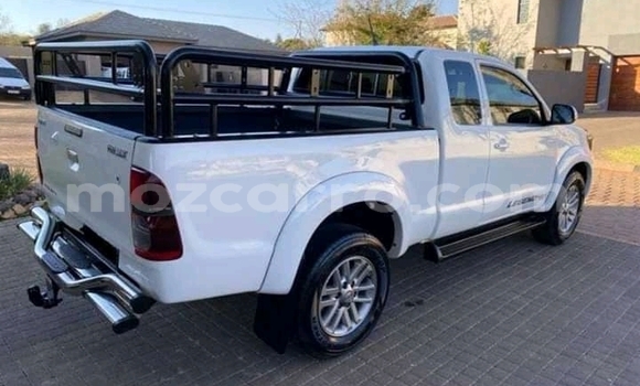 Comprar Usado Toyota Hilux Branco Carro em Chemba em Sofala Comprar Usado Toyota Hilux Branco Carro em Chemba em Sofala