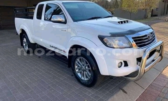 Comprar Usado Toyota Hilux Branco Carro em Chemba em Sofala Comprar Usado Toyota Hilux Branco Carro em Chemba em Sofala