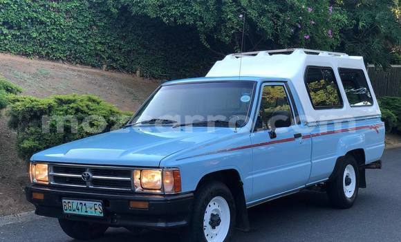 Comprar Usado Toyota Hilux Azul Carro em Mutarara em Tete