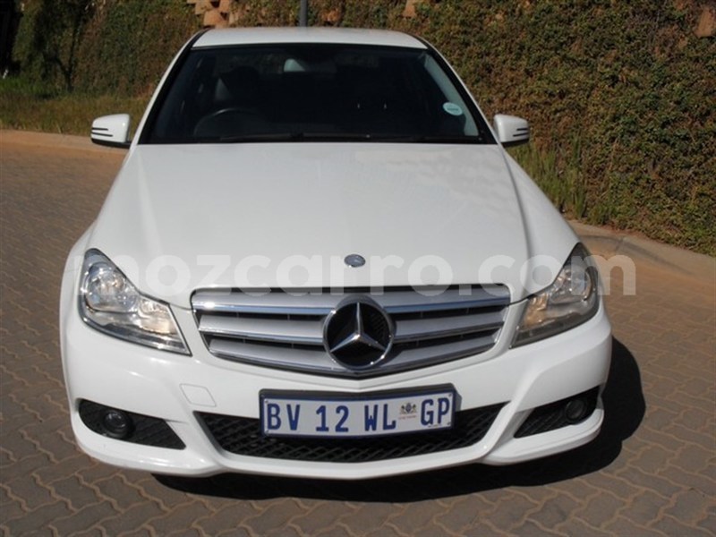 Big with watermark mercedes benz c class tete mutarara 8347