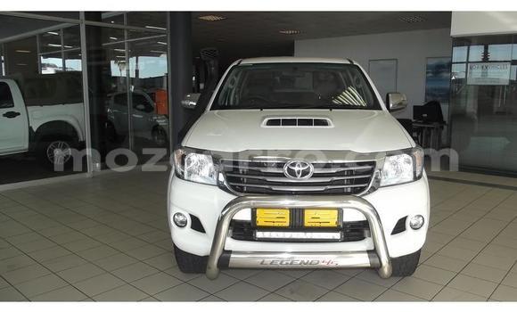 Comprar Usado Toyota Hilux Branco Carro em Mutarara em Tete Comprar Usado Toyota Hilux Branco Carro em Mutarara em Tete