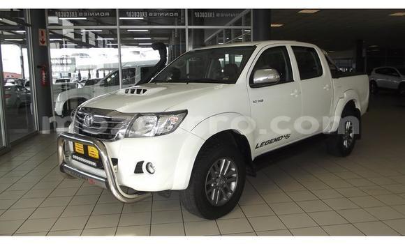 Comprar Usado Toyota Hilux Branco Carro em Mutarara em Tete Comprar Usado Toyota Hilux Branco Carro em Mutarara em Tete