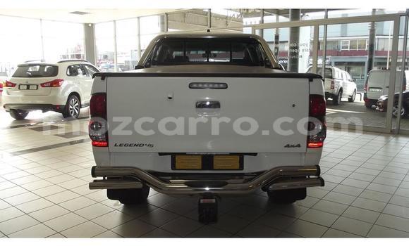 Comprar Usado Toyota Hilux Branco Carro em Mutarara em Tete Comprar Usado Toyota Hilux Branco Carro em Mutarara em Tete