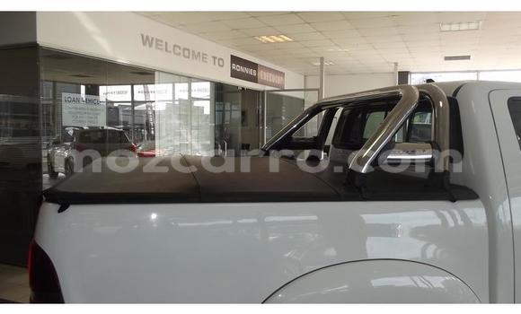 Comprar Usado Toyota Hilux Branco Carro em Mutarara em Tete Comprar Usado Toyota Hilux Branco Carro em Mutarara em Tete