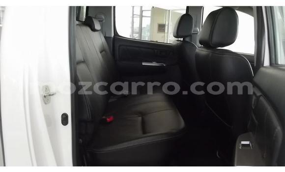 Comprar Usado Toyota Hilux Branco Carro em Mutarara em Tete Comprar Usado Toyota Hilux Branco Carro em Mutarara em Tete