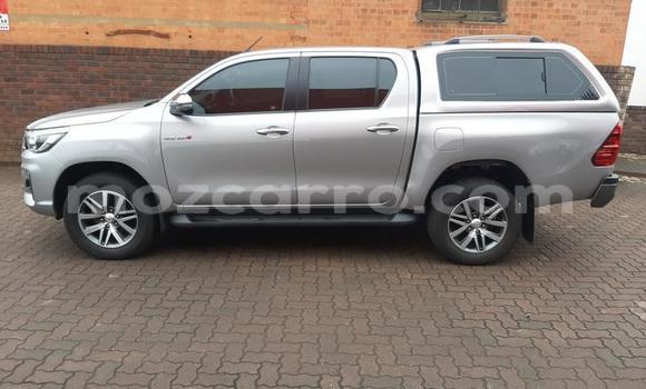Comprar Usado Toyota Hilux Prata Carro em Mutarara em Tete Comprar Usado Toyota Hilux Prata Carro em Mutarara em Tete