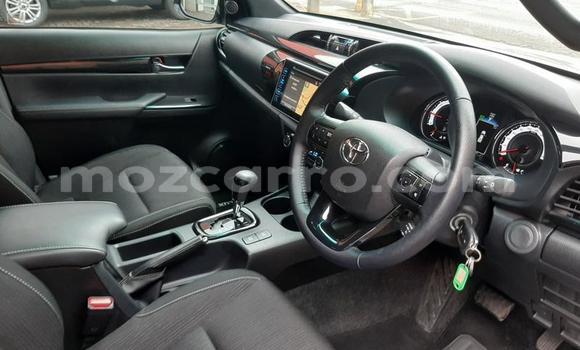 Comprar Usado Toyota Hilux Prata Carro em Mutarara em Tete Comprar Usado Toyota Hilux Prata Carro em Mutarara em Tete