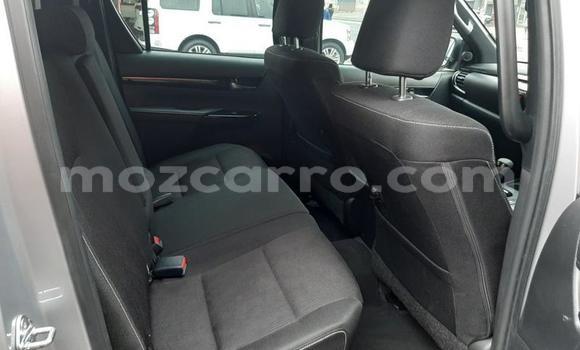Comprar Usado Toyota Hilux Prata Carro em Mutarara em Tete Comprar Usado Toyota Hilux Prata Carro em Mutarara em Tete