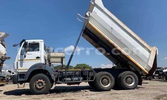 Buy Used Mercedes‒Benz Tipper White Truck in Will change in Tete Buy Used Mercedes‒Benz Tipper White Truck in Will change in Tete