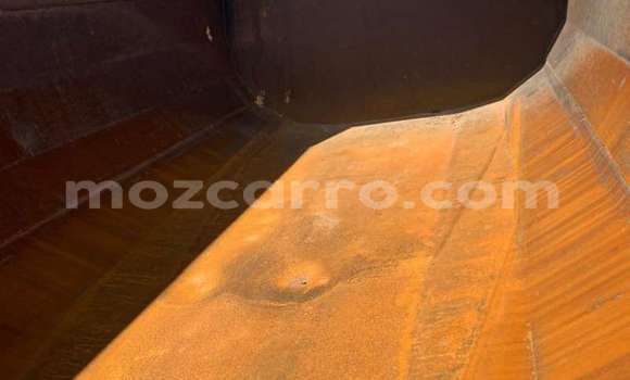 Buy Used Mercedes‒Benz Tipper White Truck in Will change in Tete Buy Used Mercedes‒Benz Tipper White Truck in Will change in Tete