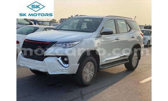 Comprar Importar Toyota Fortuner Branco Carro em Import - Dubai em Cabo Delgado
