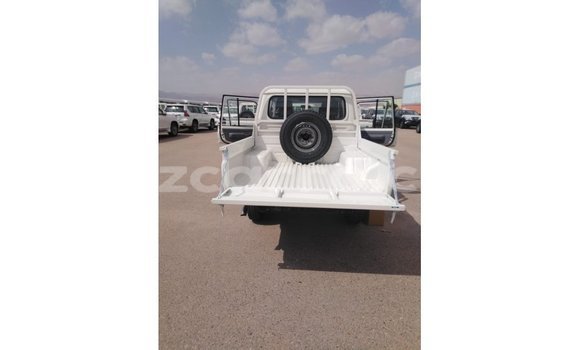 Tenga Imported Toyota Land Cruiser Chena Mota in Import - Dubai in Cabo Delgado Tenga Imported Toyota Land Cruiser Chena Mota in Import - Dubai in Cabo Delgado