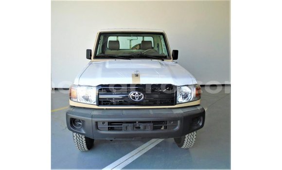 Comprar Importar Toyota Land Cruiser Bege Carro em Import - Dubai em Cabo Delgado