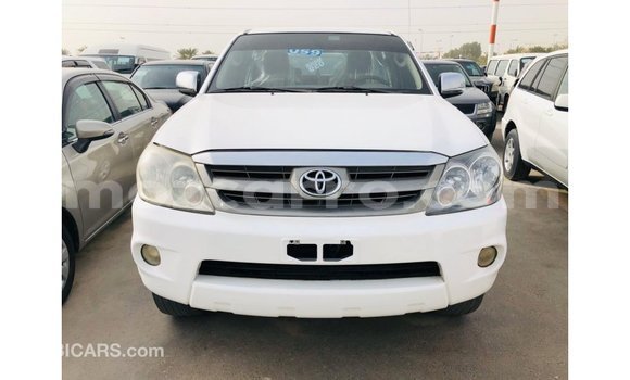 Nunua Imported Toyota Fortuner Nyeupe Gari ndani ya Import - Dubai nchini Cabo Delgado Nunua Imported Toyota Fortuner Nyeupe Gari ndani ya Import - Dubai nchini Cabo Delgado