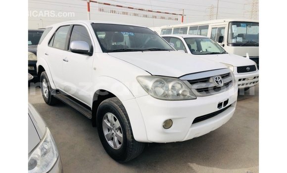 Nunua Imported Toyota Fortuner Nyeupe Gari ndani ya Import - Dubai nchini Cabo Delgado Nunua Imported Toyota Fortuner Nyeupe Gari ndani ya Import - Dubai nchini Cabo Delgado