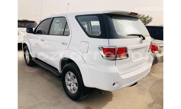 Nunua Imported Toyota Fortuner Nyeupe Gari ndani ya Import - Dubai nchini Cabo Delgado Nunua Imported Toyota Fortuner Nyeupe Gari ndani ya Import - Dubai nchini Cabo Delgado