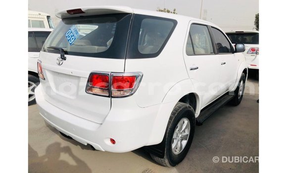Nunua Imported Toyota Fortuner Nyeupe Gari ndani ya Import - Dubai nchini Cabo Delgado Nunua Imported Toyota Fortuner Nyeupe Gari ndani ya Import - Dubai nchini Cabo Delgado
