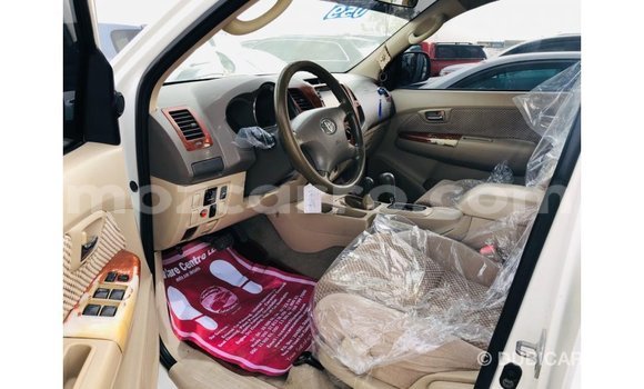 Nunua Imported Toyota Fortuner Nyeupe Gari ndani ya Import - Dubai nchini Cabo Delgado Nunua Imported Toyota Fortuner Nyeupe Gari ndani ya Import - Dubai nchini Cabo Delgado