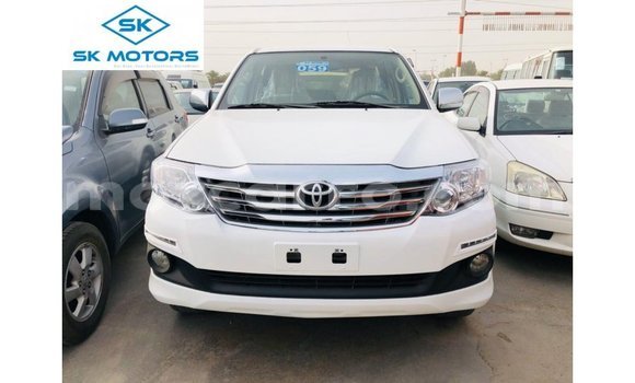 Comprar Importar Toyota Fortuner Branco Carro em Import - Dubai em Cabo Delgado
