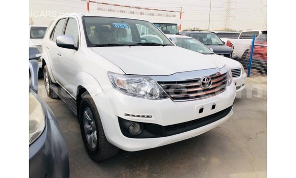 Nunua Imported Toyota Fortuner Nyeupe Gari ndani ya Import - Dubai nchini Cabo Delgado Nunua Imported Toyota Fortuner Nyeupe Gari ndani ya Import - Dubai nchini Cabo Delgado