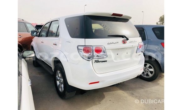 Nunua Imported Toyota Fortuner Nyeupe Gari ndani ya Import - Dubai nchini Cabo Delgado Nunua Imported Toyota Fortuner Nyeupe Gari ndani ya Import - Dubai nchini Cabo Delgado