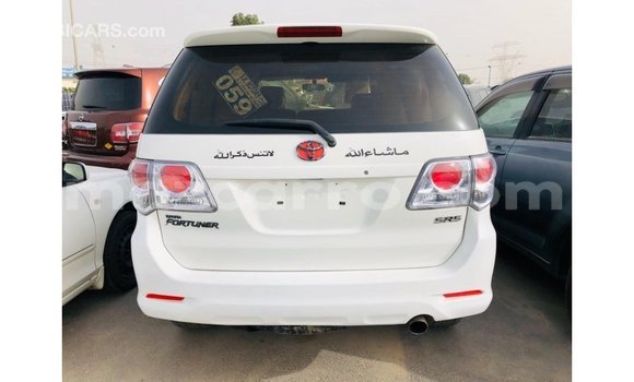 Nunua Imported Toyota Fortuner Nyeupe Gari ndani ya Import - Dubai nchini Cabo Delgado Nunua Imported Toyota Fortuner Nyeupe Gari ndani ya Import - Dubai nchini Cabo Delgado