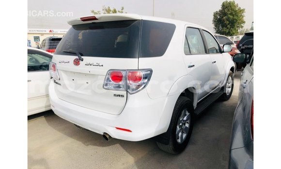 Nunua Imported Toyota Fortuner Nyeupe Gari ndani ya Import - Dubai nchini Cabo Delgado Nunua Imported Toyota Fortuner Nyeupe Gari ndani ya Import - Dubai nchini Cabo Delgado