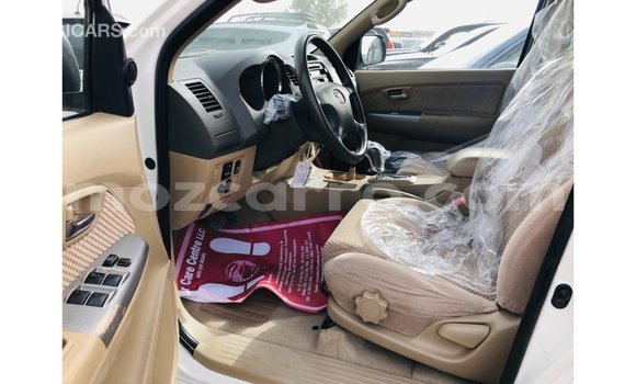 Nunua Imported Toyota Fortuner Nyeupe Gari ndani ya Import - Dubai nchini Cabo Delgado Nunua Imported Toyota Fortuner Nyeupe Gari ndani ya Import - Dubai nchini Cabo Delgado