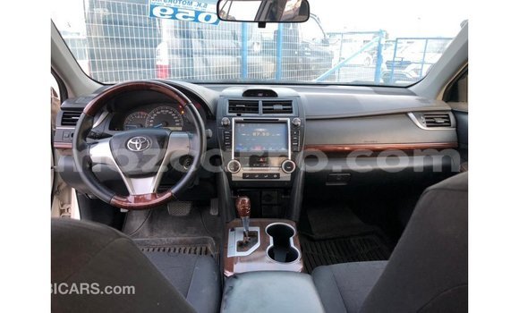 Nunua Imported Toyota Camry Nyeupe Gari ndani ya Import - Dubai nchini Cabo Delgado Nunua Imported Toyota Camry Nyeupe Gari ndani ya Import - Dubai nchini Cabo Delgado