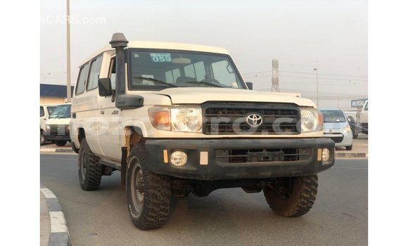 Nunua Imported Toyota Land Cruiser Nyeupe Gari ndani ya Import - Dubai nchini Cabo Delgado Nunua Imported Toyota Land Cruiser Nyeupe Gari ndani ya Import - Dubai nchini Cabo Delgado