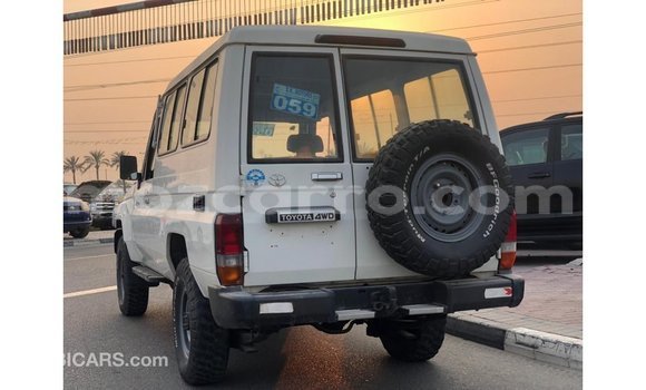 Nunua Imported Toyota Land Cruiser Nyeupe Gari ndani ya Import - Dubai nchini Cabo Delgado Nunua Imported Toyota Land Cruiser Nyeupe Gari ndani ya Import - Dubai nchini Cabo Delgado