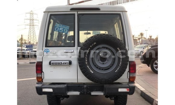Nunua Imported Toyota Land Cruiser Nyeupe Gari ndani ya Import - Dubai nchini Cabo Delgado Nunua Imported Toyota Land Cruiser Nyeupe Gari ndani ya Import - Dubai nchini Cabo Delgado