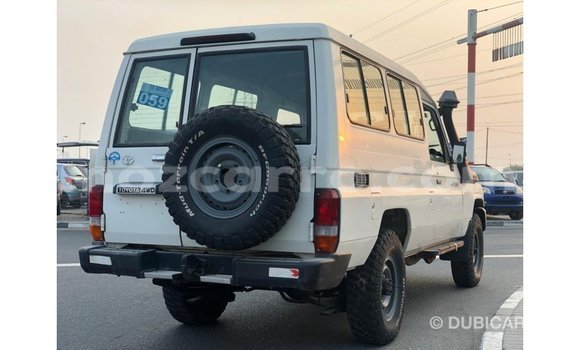 Nunua Imported Toyota Land Cruiser Nyeupe Gari ndani ya Import - Dubai nchini Cabo Delgado Nunua Imported Toyota Land Cruiser Nyeupe Gari ndani ya Import - Dubai nchini Cabo Delgado