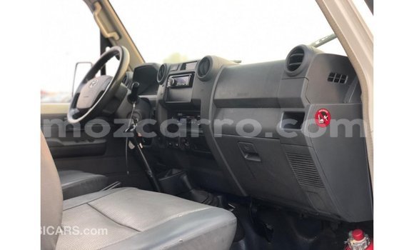 Nunua Imported Toyota Land Cruiser Nyeupe Gari ndani ya Import - Dubai nchini Cabo Delgado Nunua Imported Toyota Land Cruiser Nyeupe Gari ndani ya Import - Dubai nchini Cabo Delgado