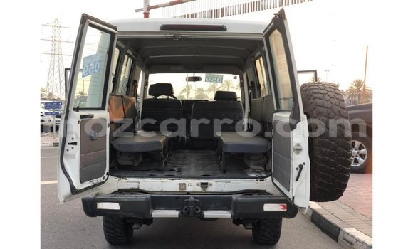 Nunua Imported Toyota Land Cruiser Nyeupe Gari ndani ya Import - Dubai nchini Cabo Delgado Nunua Imported Toyota Land Cruiser Nyeupe Gari ndani ya Import - Dubai nchini Cabo Delgado