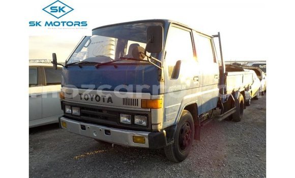 Comprar Importar Toyota Dyna Azul Carro em Import - Dubai em Cabo Delgado