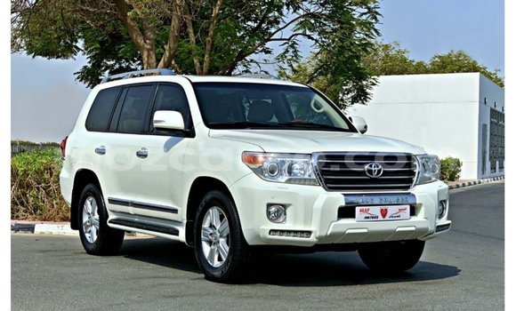 Comprar Importar Toyota Land Cruiser Branco Carro em Import - Dubai em Cabo Delgado