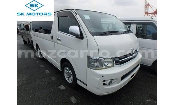 Comprar Importar Toyota Regius Branco Carro em Import - Dubai em Cabo Delgado