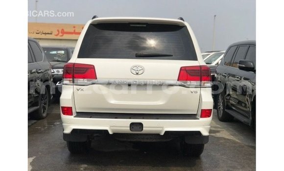 Nunua Imported Toyota Land Cruiser Nyeupe Gari ndani ya Import - Dubai nchini Cabo Delgado Nunua Imported Toyota Land Cruiser Nyeupe Gari ndani ya Import - Dubai nchini Cabo Delgado